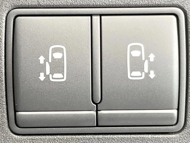 Nissan SERENA WG e−POWER　ハイウェイスター　V photo 3