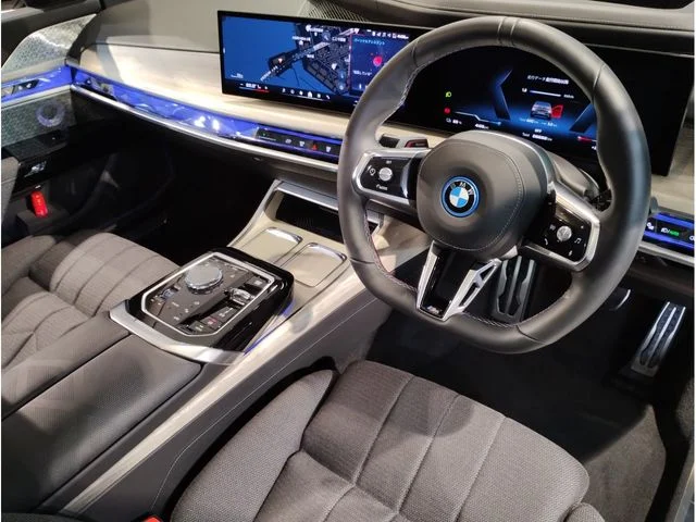Bmw BMW i7 M70　xDrive photo 2