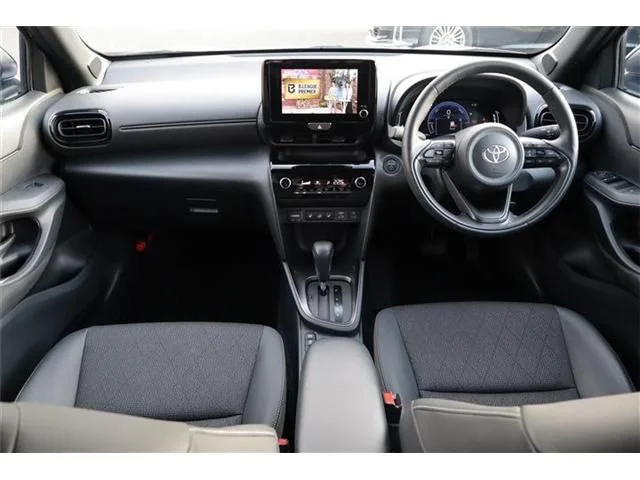 Toyota YARIS CROSS HYBRID Z photo 2