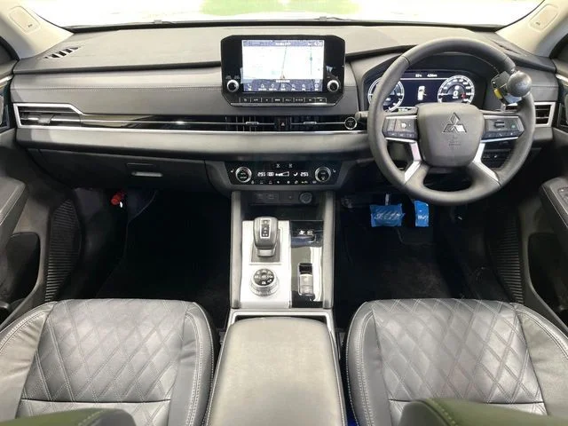 Mitsubishi OUTLANDER PHEV P photo 2