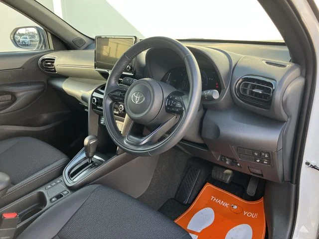 Toyota YARIS CROSS HYBRID Z photo 2