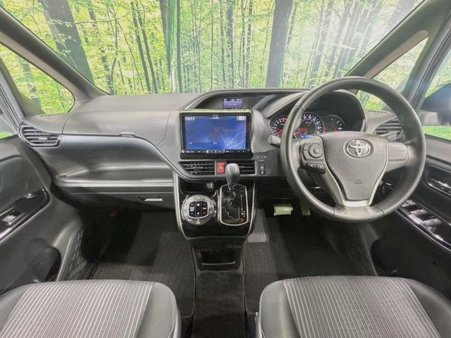 Toyota VOXY ZS　煌2 photo 2