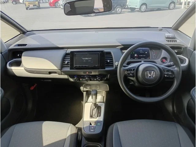 Honda FIT ベーシック photo 2