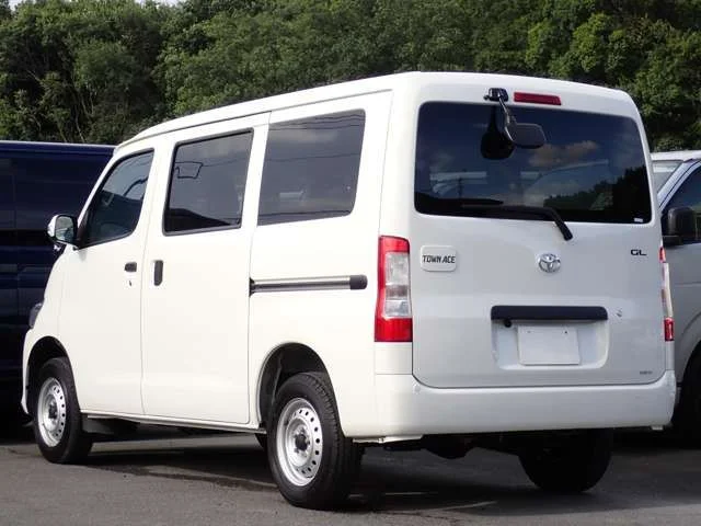 Toyota TOWNACE van 2WD GL　スマートアシスト　2／5人乗り photo 4