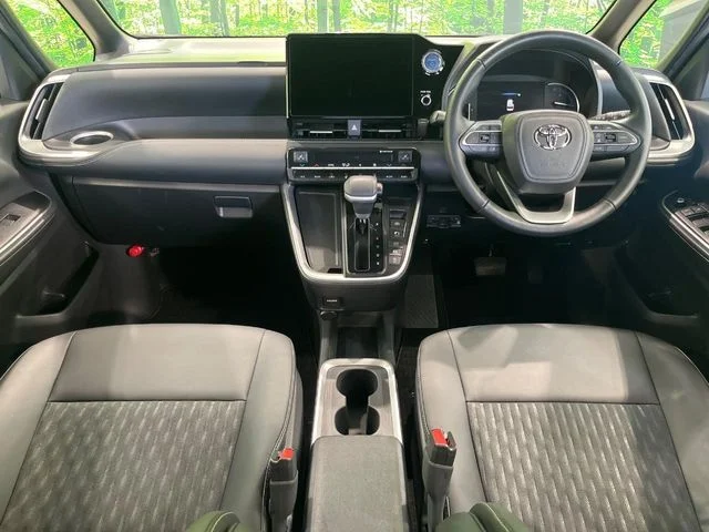 Toyota NOAH HYBRID S−Z photo 2