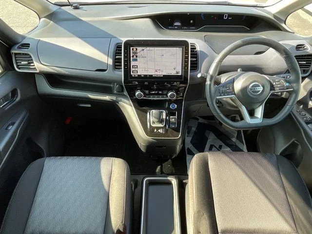 Nissan SERENA WG e−POWER　ハイウェイスター　V photo 2