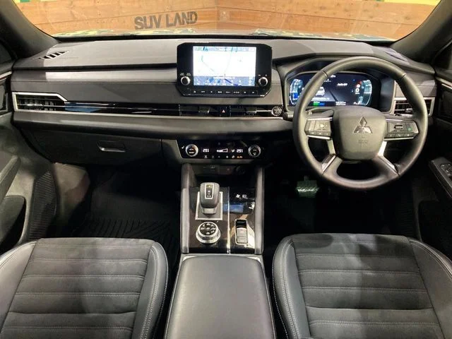 Mitsubishi OUTLANDER PHEV ブラックエディション photo 2