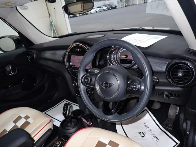 Bmw MINI COOPER 5DOOR ベースグレード photo 2