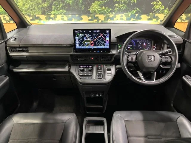 Honda STEPWAGON e:HEV SPADA プレミアムライン photo 2
