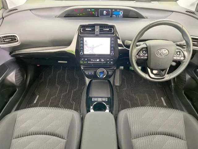 Toyota PRIUS PHV A photo 2