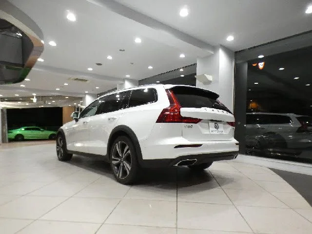 Volvo VOLVO V60 CROSS COUNTRY T5　AWD　プロ photo 4
