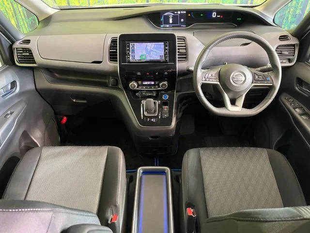 Nissan SERENA WG e−POWER　ハイウェイスター　V photo 2