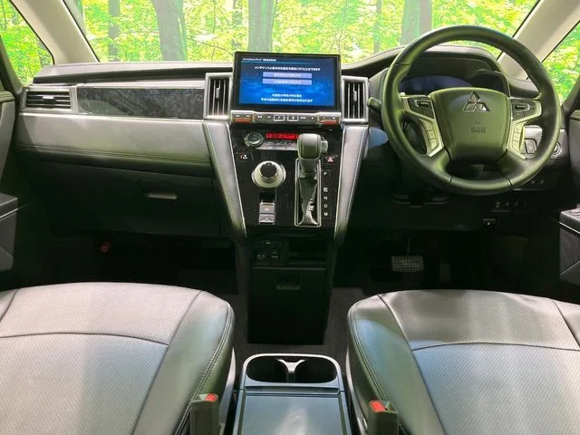 Mitsubishi DELICA D:5 4WD アーバンギア　G　パワーパッケージ photo 2