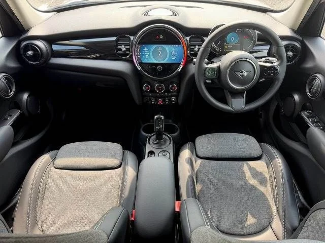 Bmw MINI COOPER 5DOOR ベースグレード photo 2