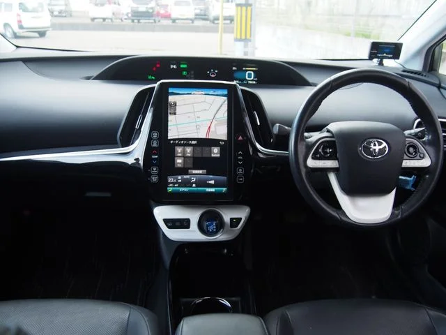 Toyota PRIUS PHV A　プレミアム photo 2