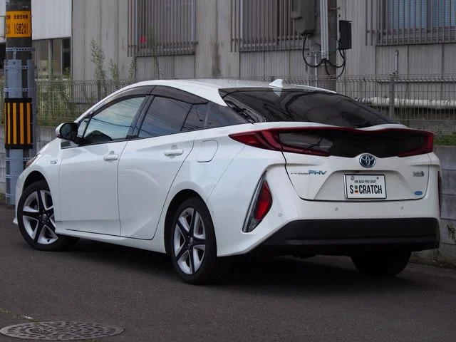 Toyota PRIUS PHV A　プレミアム photo 3