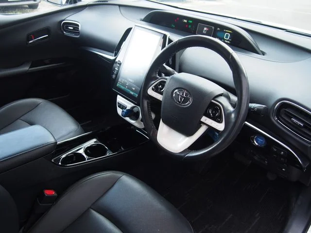 Toyota PRIUS PHV A　プレミアム photo 4