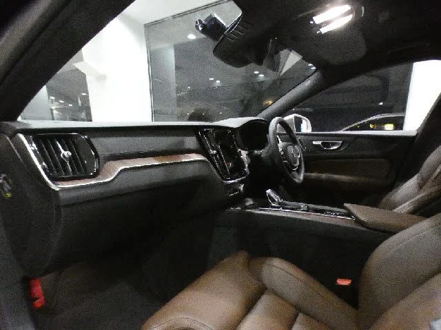 Volvo VOLVO V60 CROSS COUNTRY アルティメット　B5　AWD photo 3