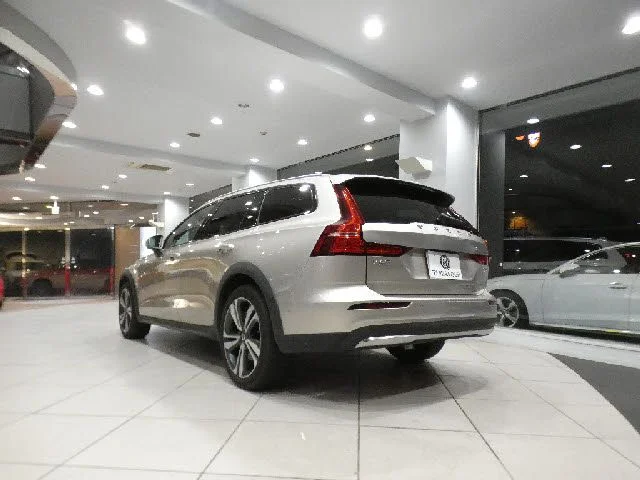 Volvo VOLVO V60 CROSS COUNTRY アルティメット　B5　AWD photo 4