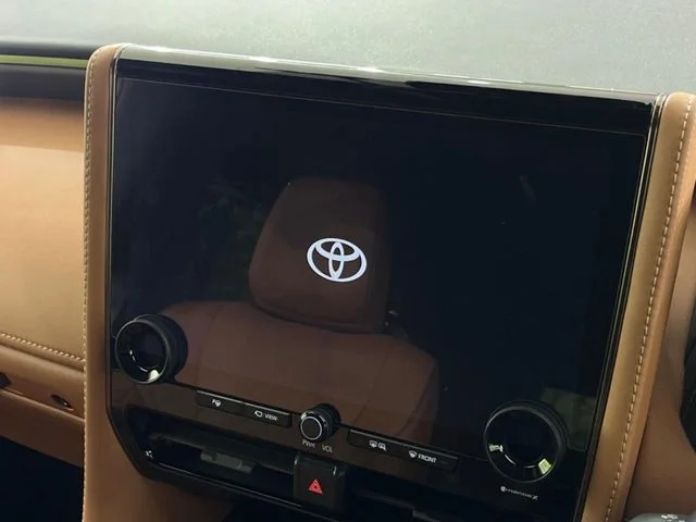Toyota VELLFIRE HYBRID Z　プレミア photo 4