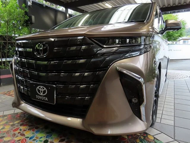 Toyota ALPHARD hybrid エグゼクティブラウンジ 2026