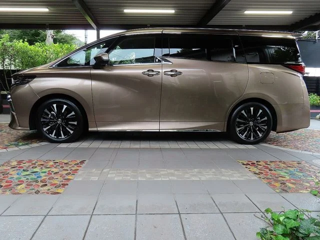 Toyota ALPHARD hybrid エグゼクティブラウンジ photo 4