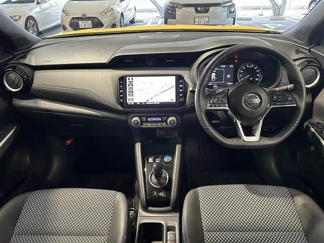 Nissan KICKS X photo 2