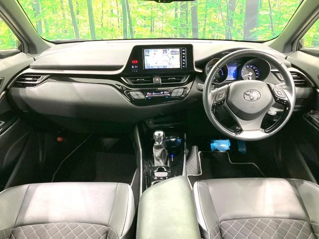 Toyota C-HR G　ハイブリッド　モード　ネロ photo 2