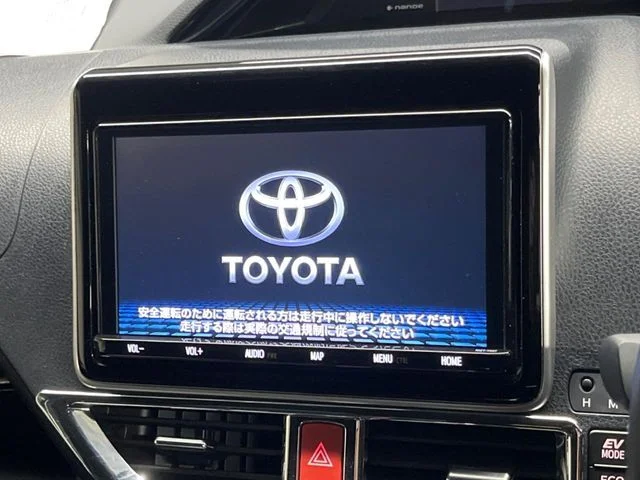 Toyota NOAH HYBRID Si　ダブルバイビー3 photo 4
