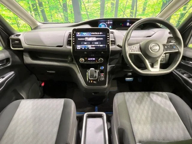 Nissan SERENA WG e−POWER　ハイウェイスター　V photo 2