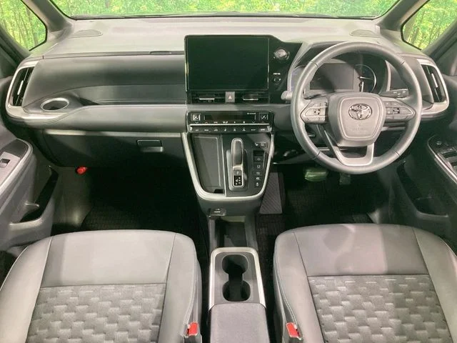 Toyota VOXY HYBRID S－Z photo 2