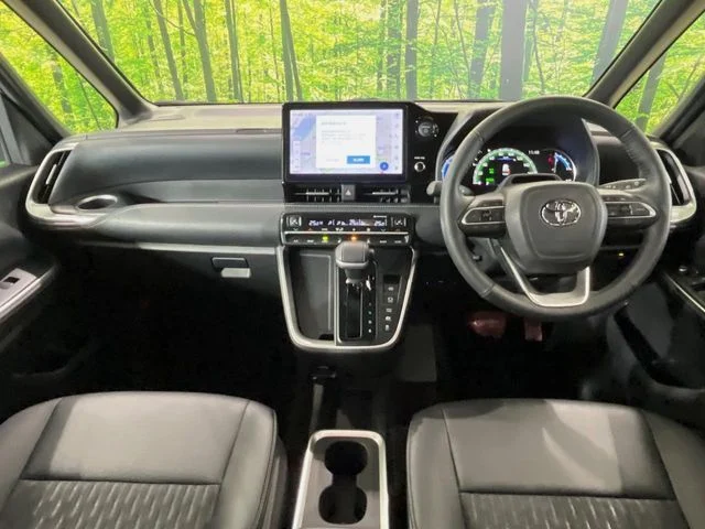 Toyota NOAH HYBRID ハイブリッド　S−Z photo 2