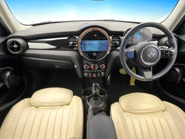 Bmw MINI COOPER D 5DOOR ベースグレード photo 2