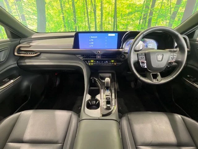 Toyota CROWN SPORT Z photo 2