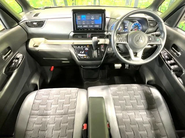 Mitsubishi DELICA MINI T　プレミアム photo 2