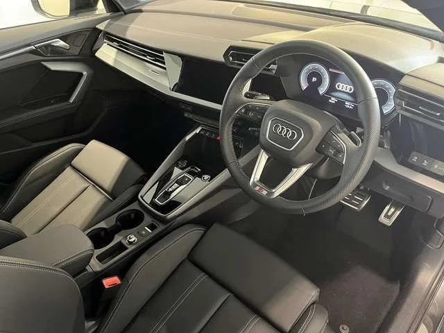 Audi AUDI A3 Sedan 30　TFSI　Sライン photo 2