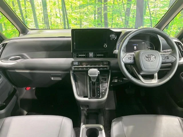 Toyota NOAH HYBRID S−Z photo 2