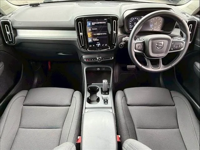 Volvo VOLVO XC40 B4　AWD　モメンタム photo 2