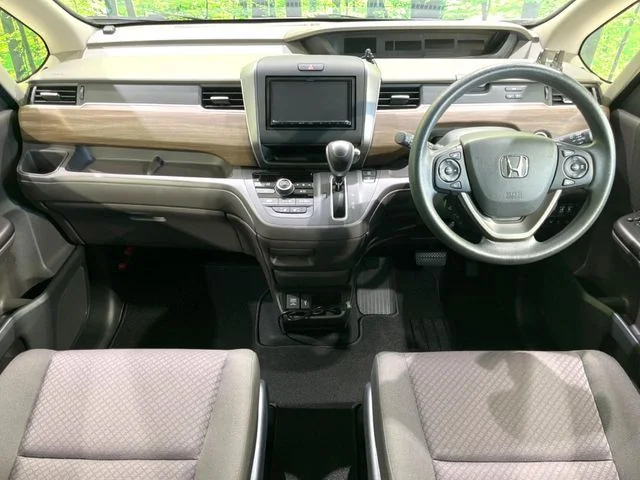 Honda FREED G photo 2