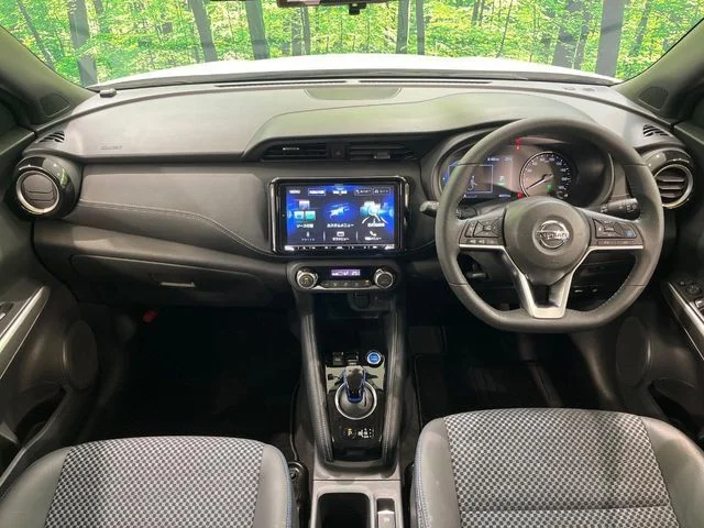 Nissan KICKS X photo 2
