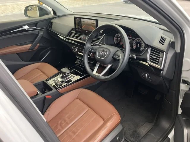 Audi AUDI Q5 ハイスタイル photo 2
