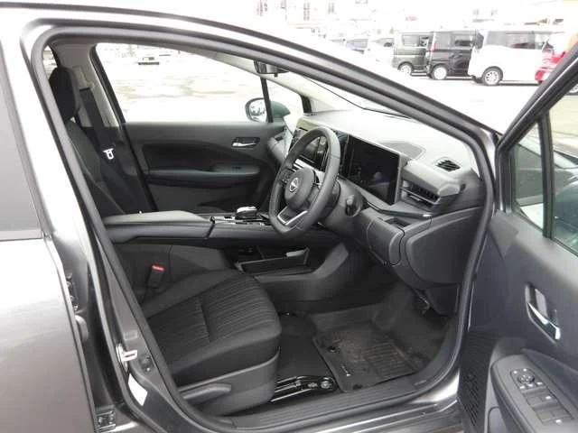 Nissan NOTE 4WD X　FOUR photo 4