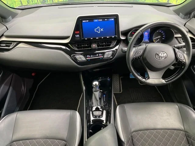 Toyota C-HR G　ハイブリッド　モード　ネロ photo 2
