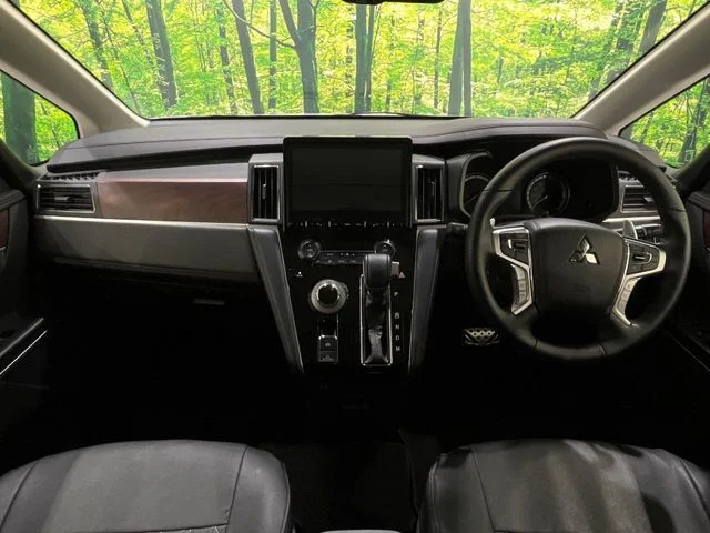 Mitsubishi DELICA D:5 4WD P photo 2