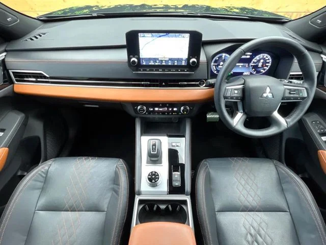Mitsubishi OUTLANDER PHEV P photo 2