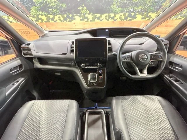 Nissan SERENA WG e−POWER　ハイウェイスター　V photo 2