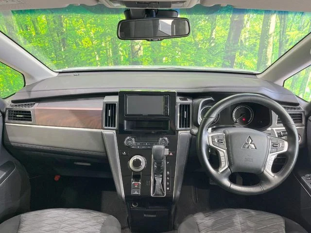 Mitsubishi DELICA D:5 4WD P photo 2