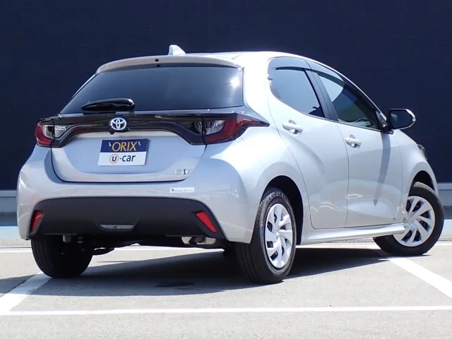 Toyota YARIS HYBRID X photo 3