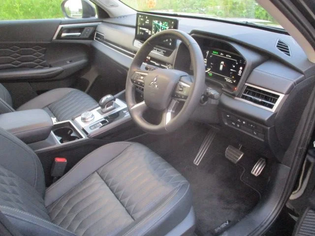 Mitsubishi OUTLANDER PHEV P photo 2