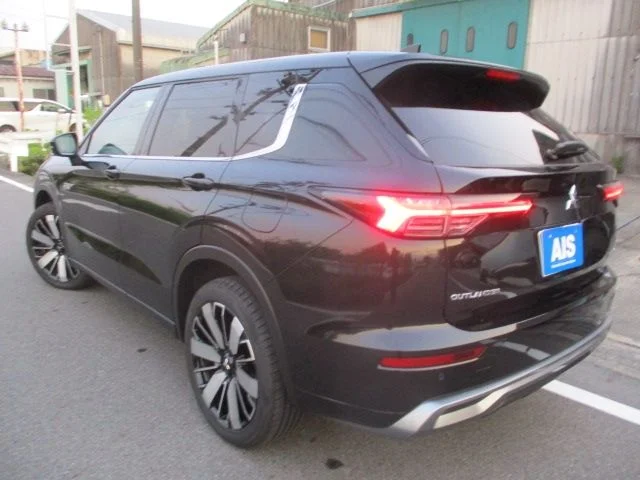 Mitsubishi OUTLANDER PHEV P photo 3
